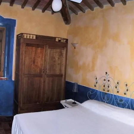 Azienda Agrituristica Podere Pratovecchio Farm stay Siena